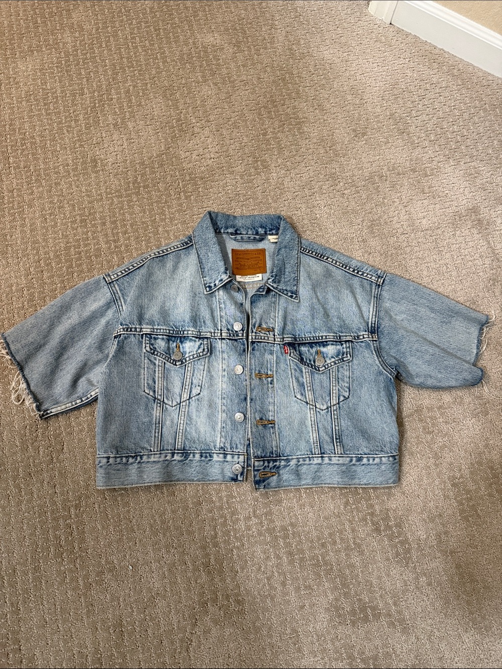 Levi's Light Wash Cropped Short-Sleeve Denim Jacket